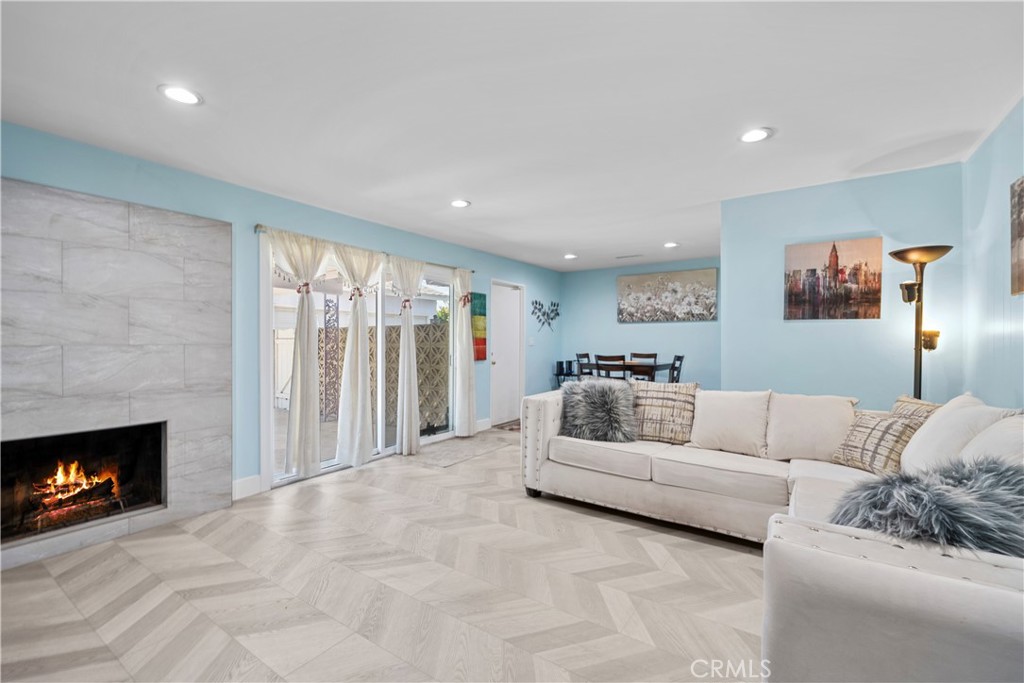 20110 Kinzie Property Photo 4
