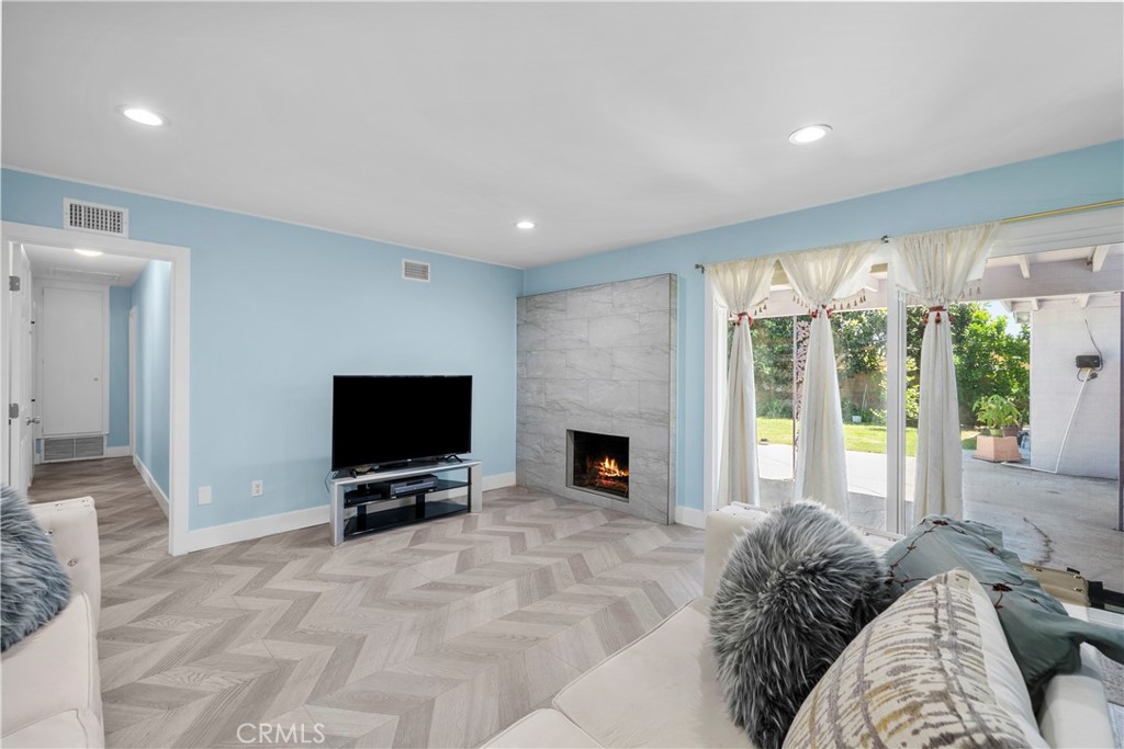 20110 Kinzie Property Photo 7