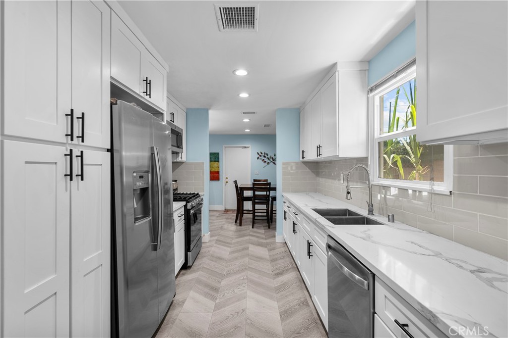 20110 Kinzie Property Photo 14