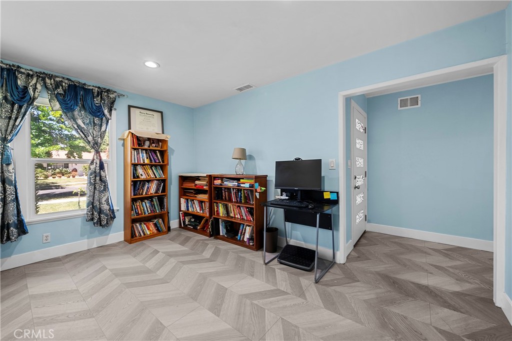 20110 Kinzie Property Photo 21