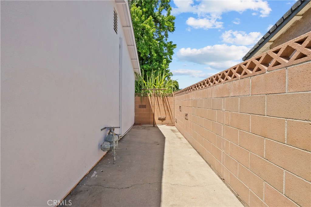 20110 Kinzie Property Photo 28