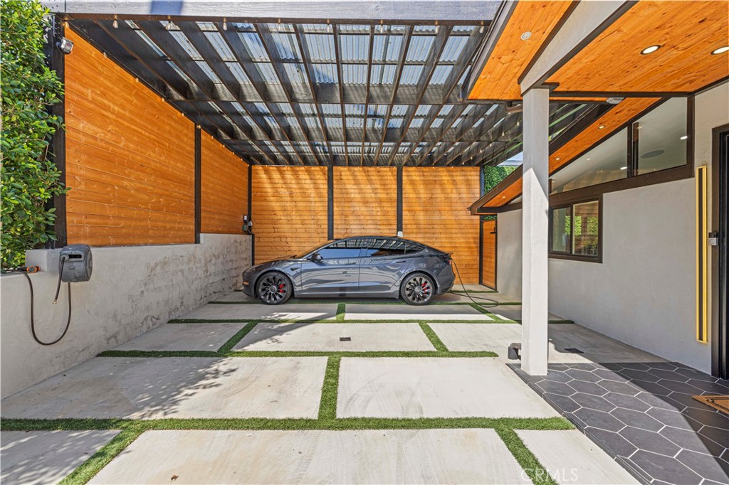 22263 Flanco Property Photo 4