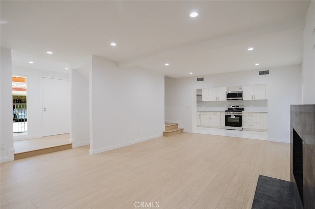 8740 Willis Avenue 6 Property Photo 15