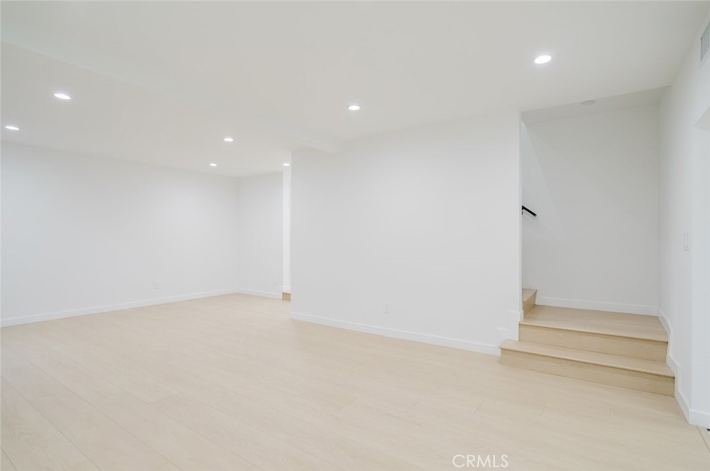 8740 Willis Avenue 6 Property Photo 17