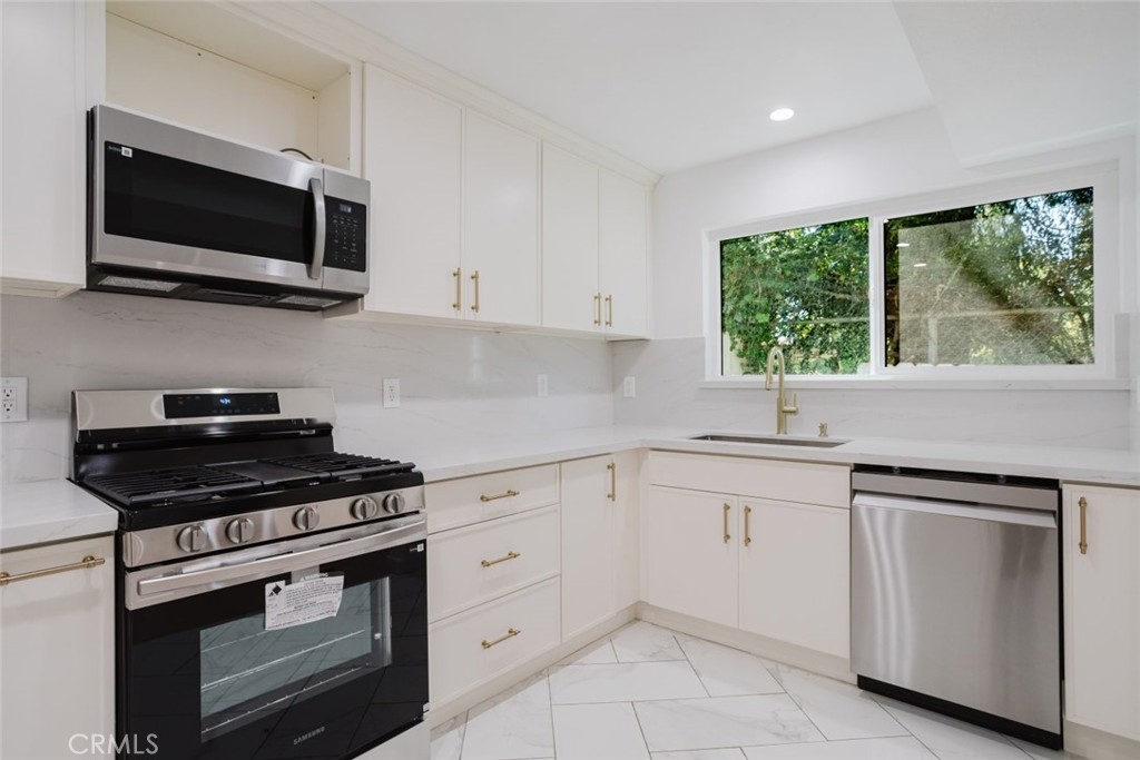 8740 Willis Avenue 6 Property Photo 23