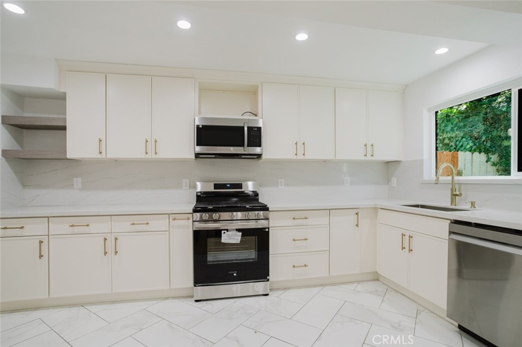 8740 Willis Avenue 6 Property Photo 24