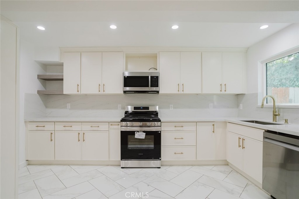 8740 Willis Avenue 6 Property Photo 25