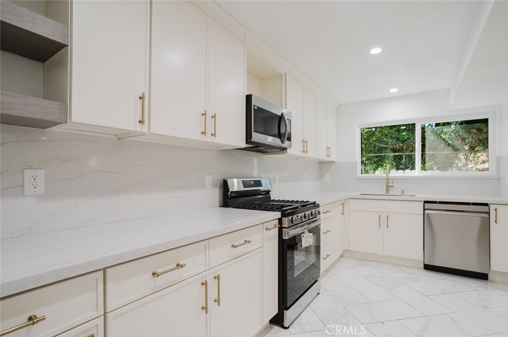 8740 Willis Avenue 6 Property Photo 27