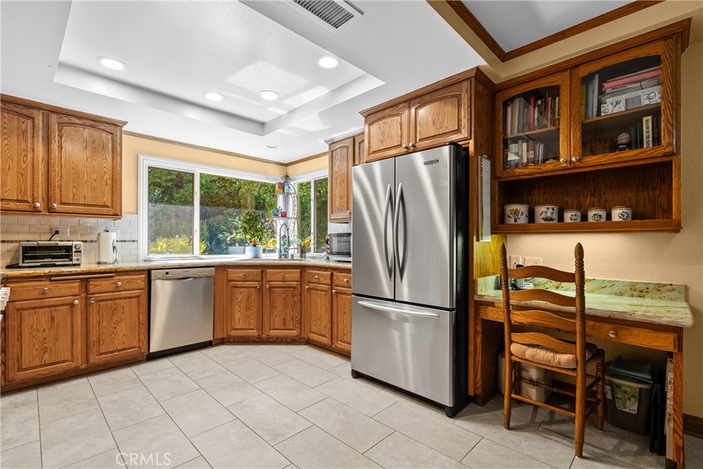 10637 Sylvia Avenue Property Photo 8