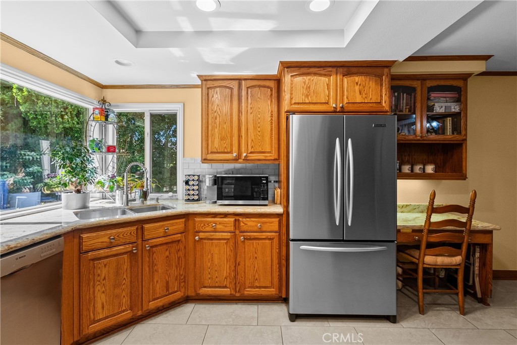 10637 Sylvia Avenue Property Photo 10