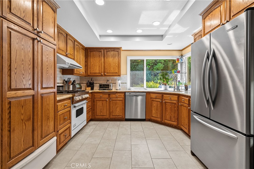 10637 Sylvia Avenue Property Photo 11