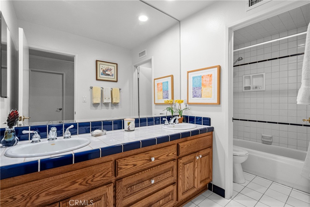 10637 Sylvia Avenue Property Photo 35