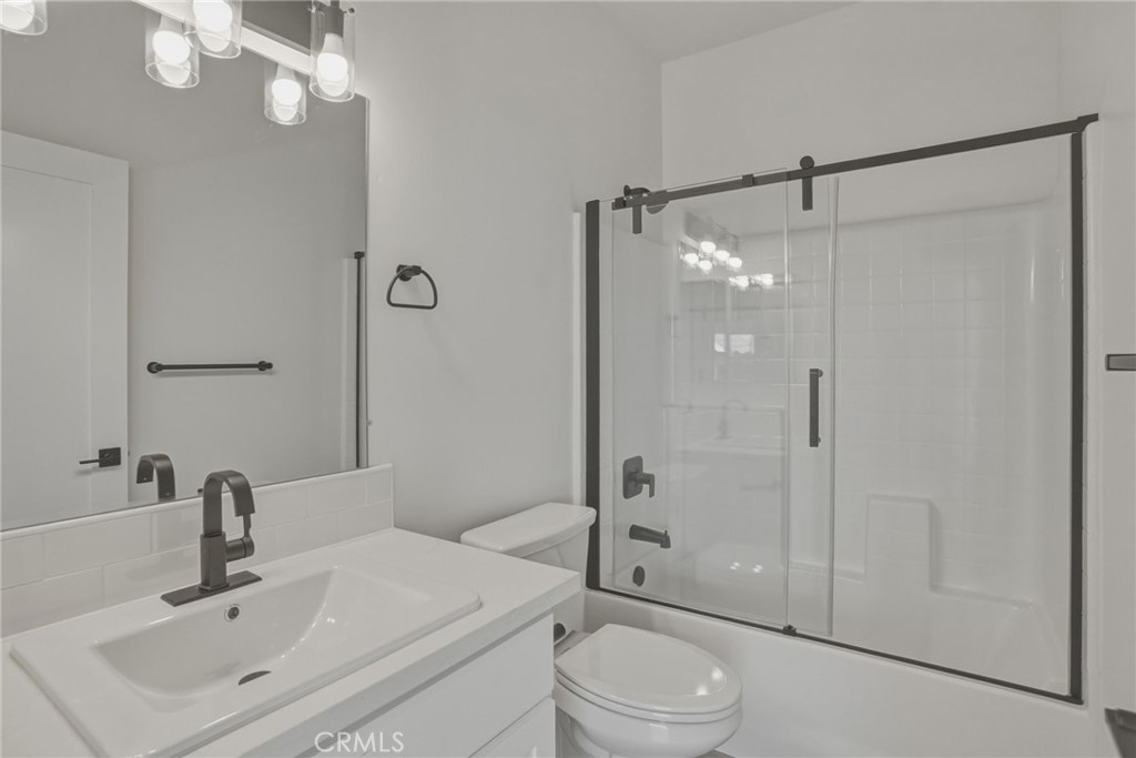 1646 -1646 .5 Clinton Street Property Photo 22
