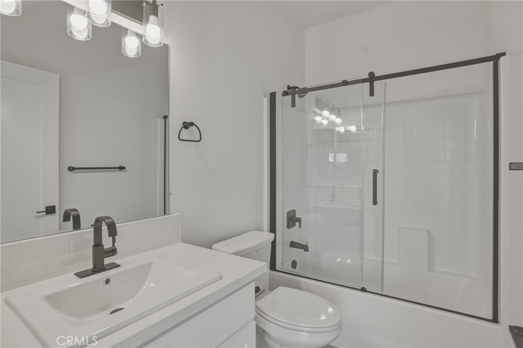 1646 -1646 .5 Clinton Street Property Photo 23