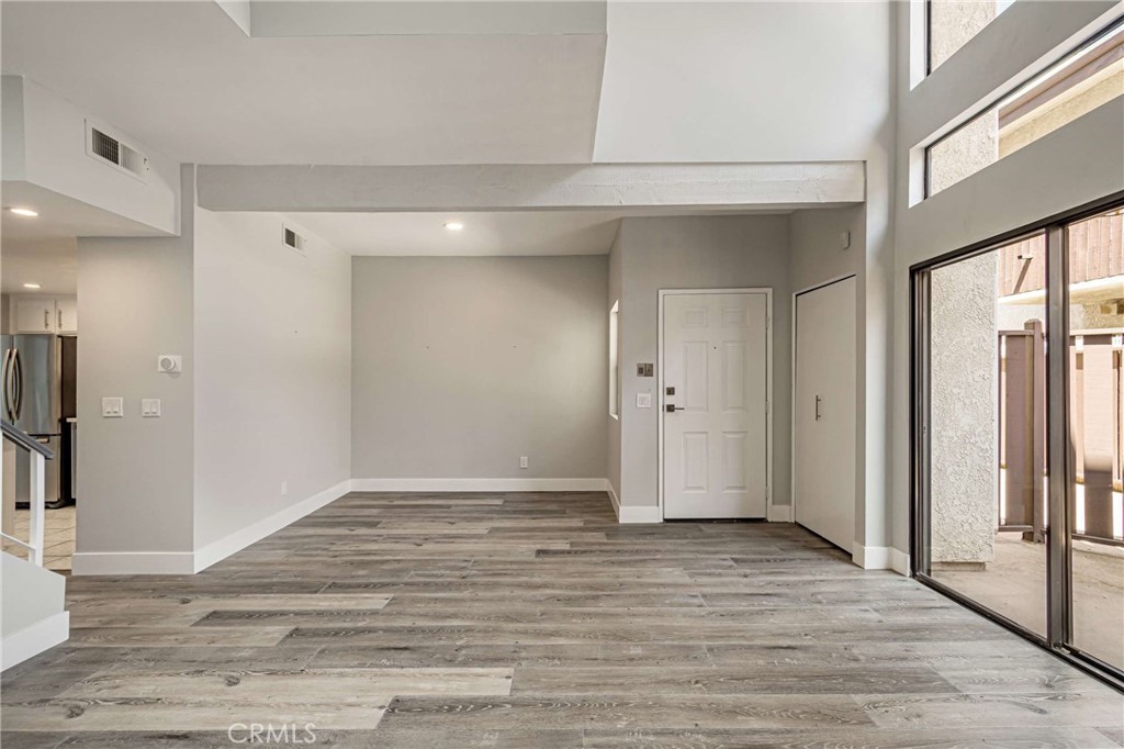 6323 Reseda Boulevard 2 Property Photo 3