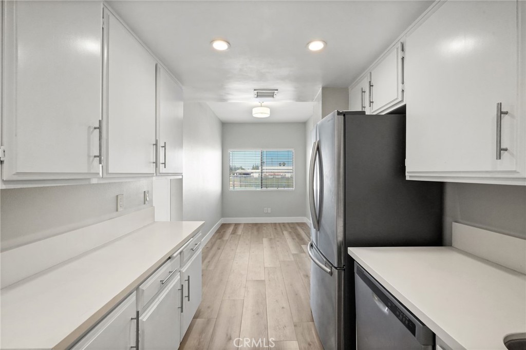 6323 Reseda Boulevard 2 Property Photo 6
