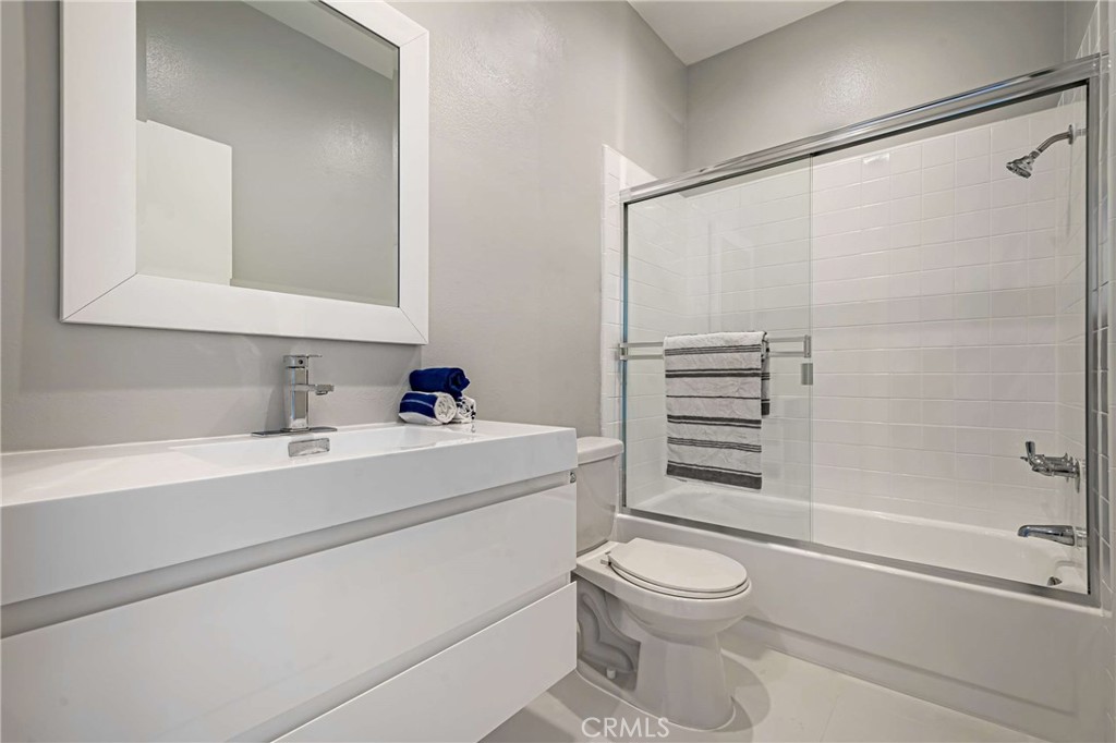 6323 Reseda Boulevard 2 Property Photo 10