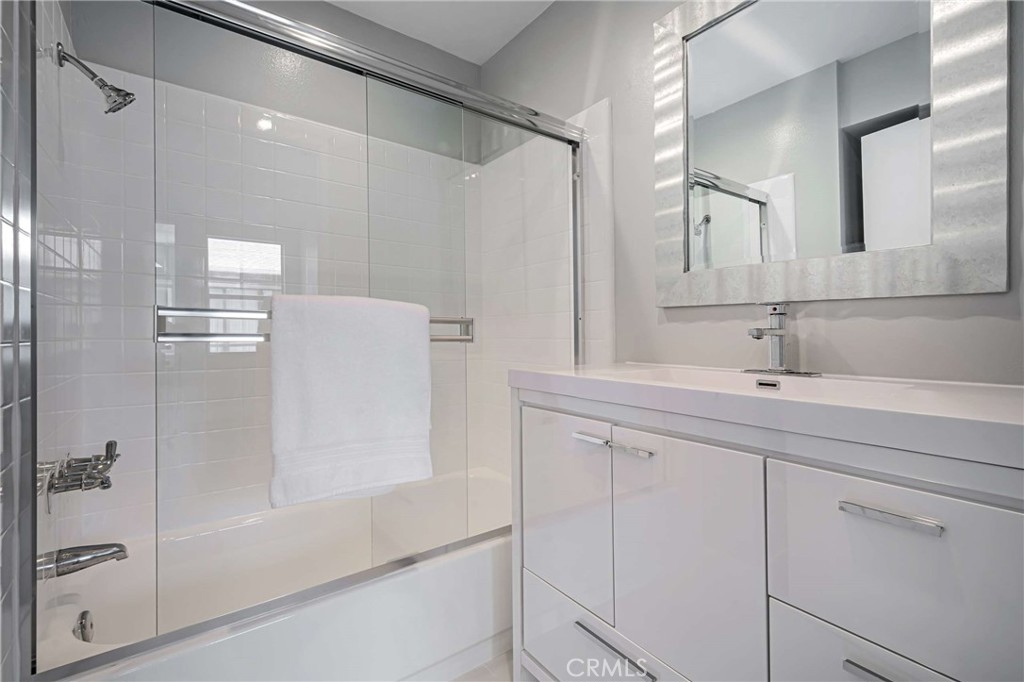 6323 Reseda Boulevard 2 Property Photo 15