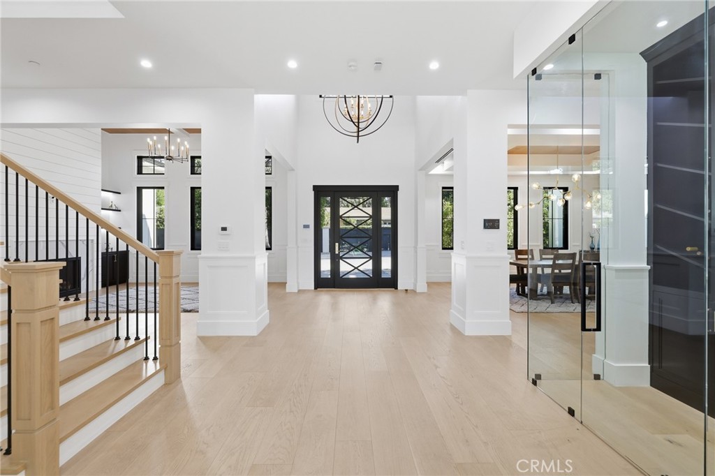 17319 Magnolia Boulevard Property Photo 3