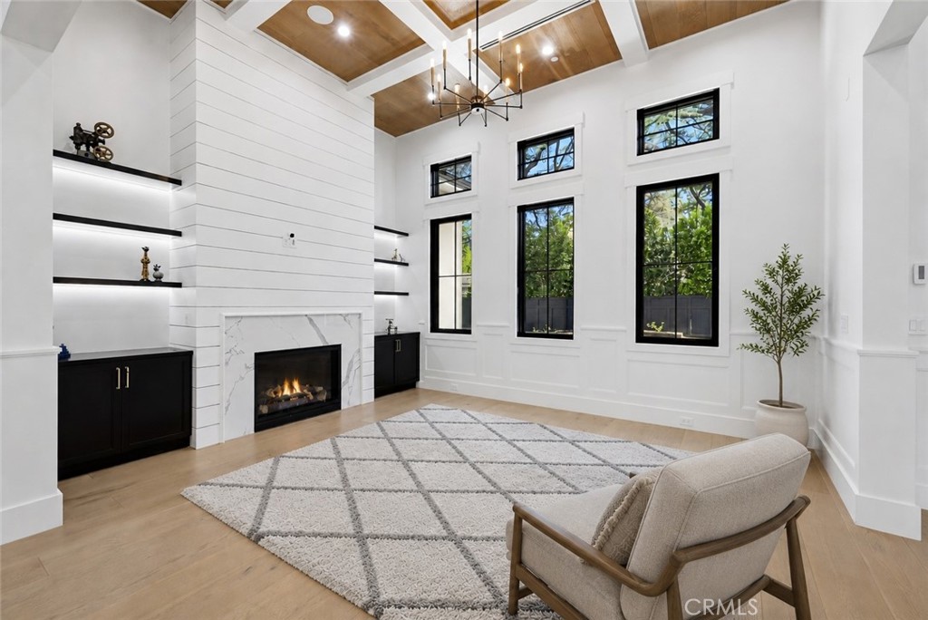 17319 Magnolia Boulevard Property Photo 15