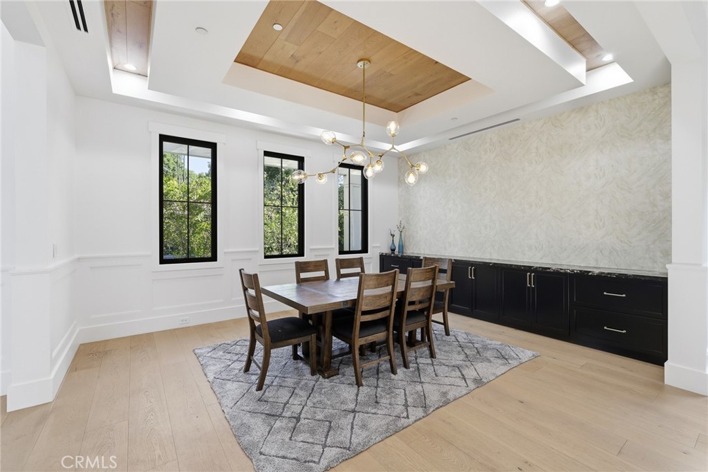 17319 Magnolia Boulevard Property Photo 16