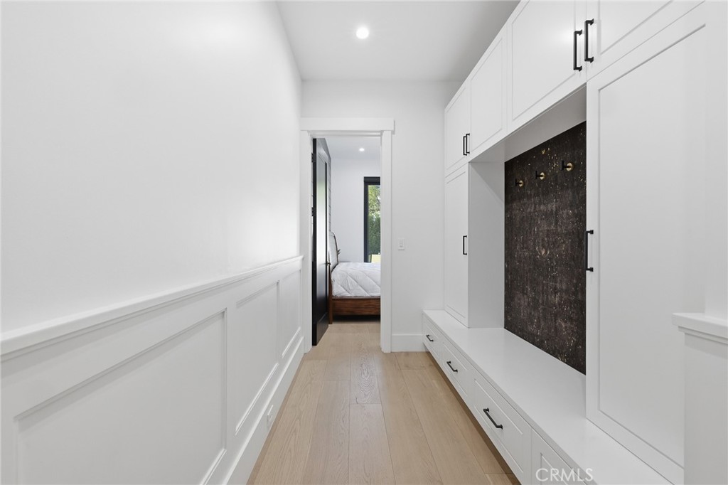 17319 Magnolia Boulevard Property Photo 20