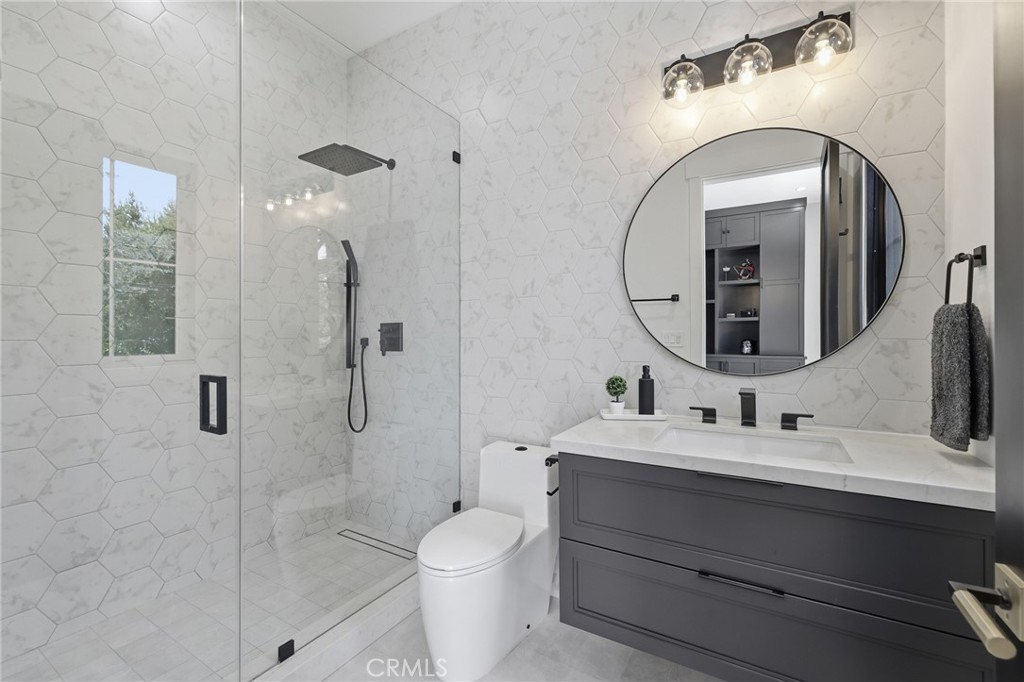 17319 Magnolia Boulevard Property Photo 33