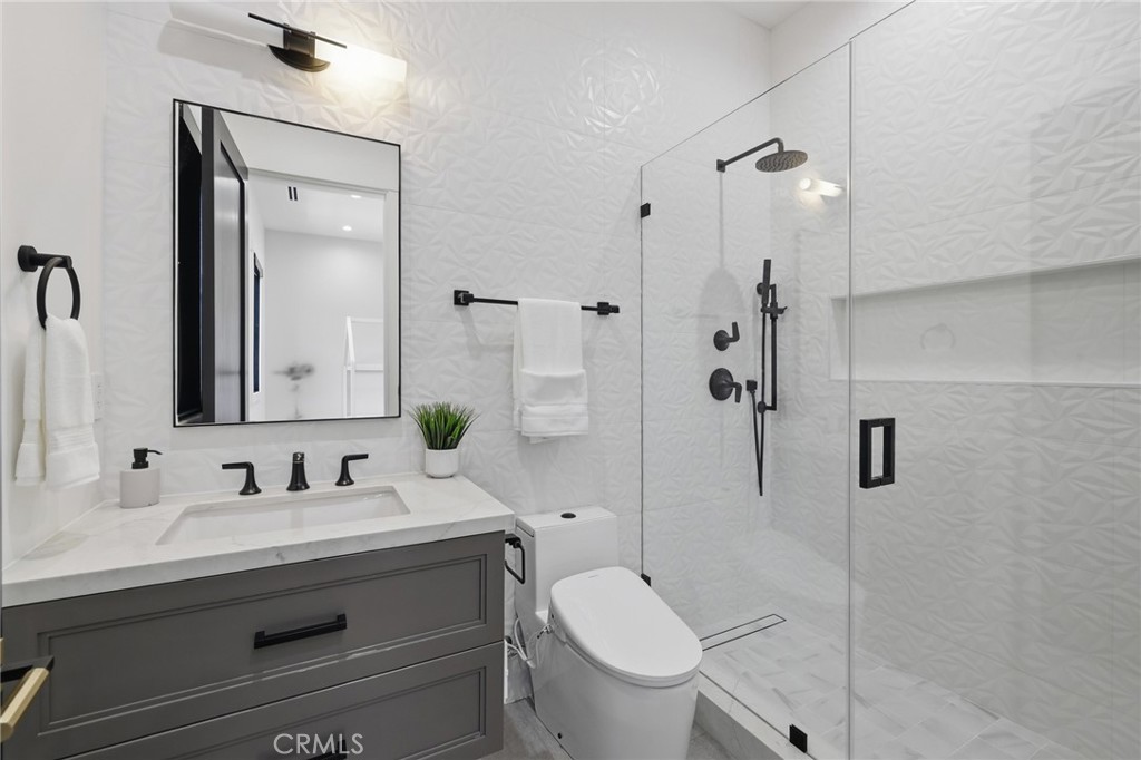 17319 Magnolia Boulevard Property Photo 35