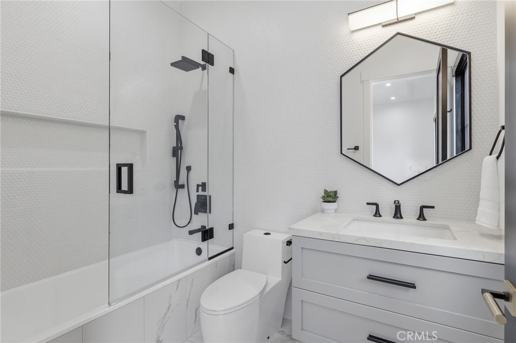 17319 Magnolia Boulevard Property Photo 37