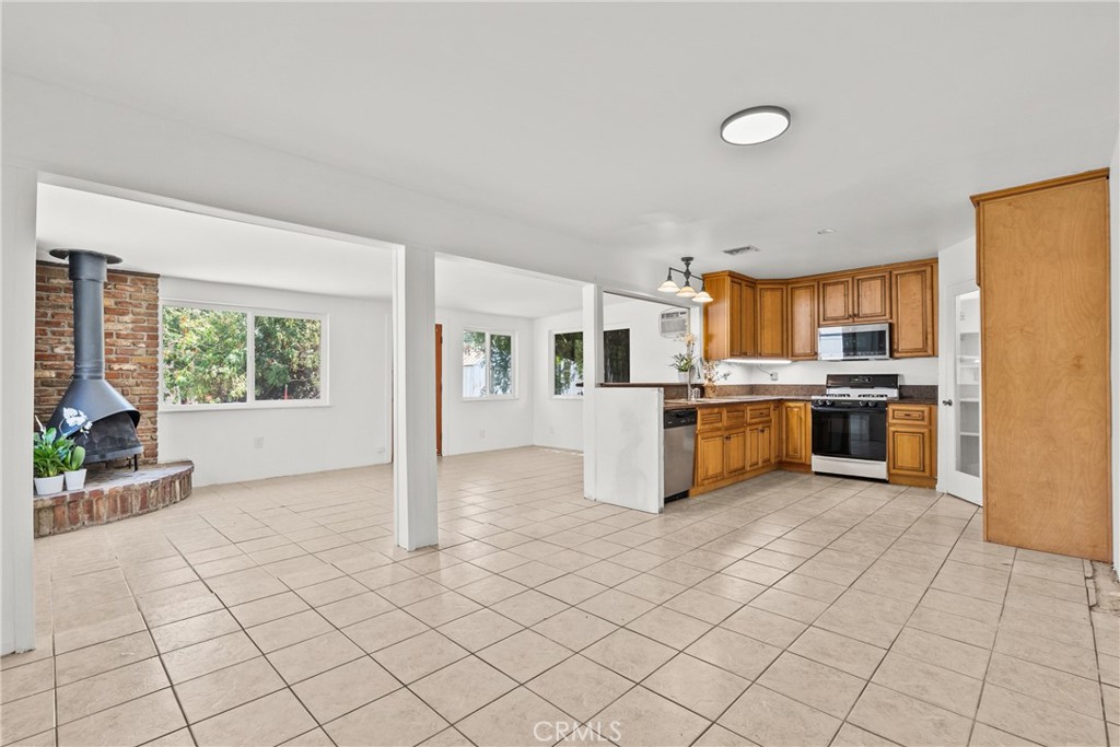 21124 Rosedell Property Photo 3