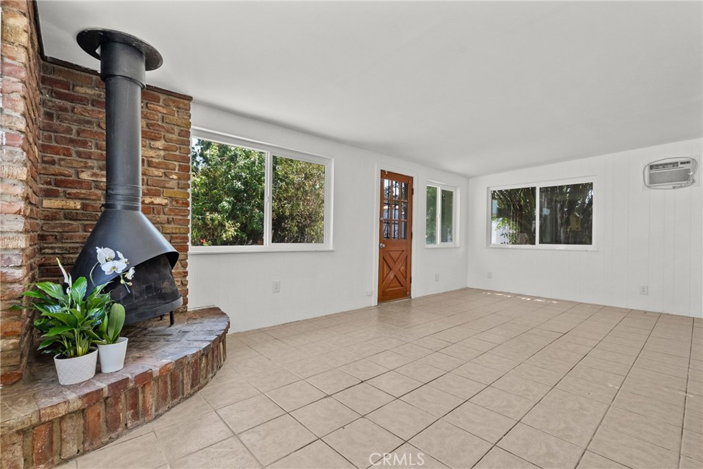 21124 Rosedell Property Photo 5