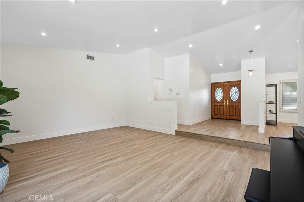 17177 Superior St Property Photo 8