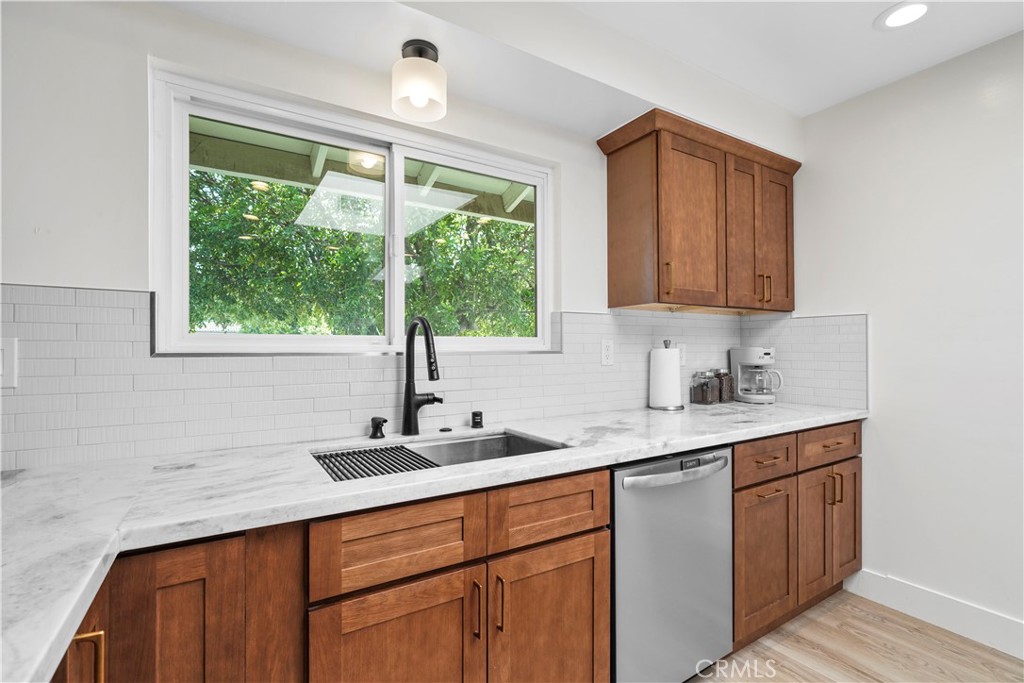 17177 Superior St Property Photo 13