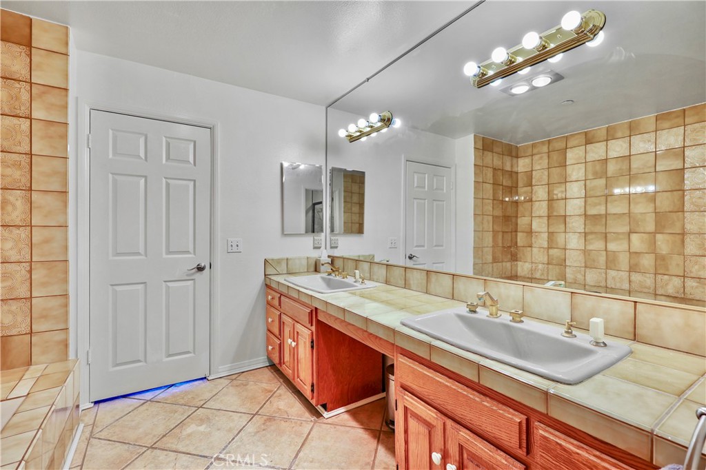 324 N Palm Drive 407 Property Photo 21
