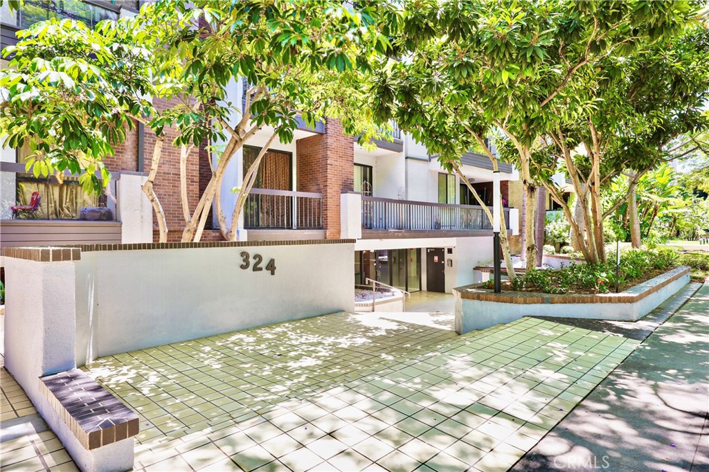 324 N Palm Drive 407 Property Photo 29