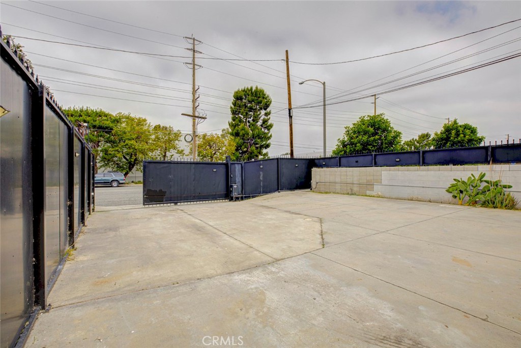 9110 Dice Road Property Photo 6