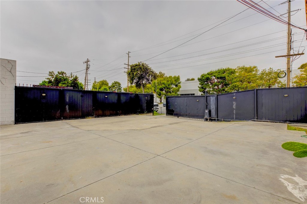 9110 Dice Road Property Photo 7