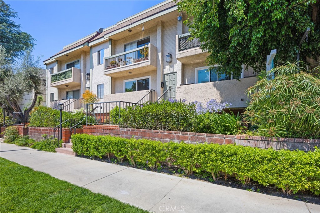 5055 Coldwater Canyon Avenue 105 Property Photo 1