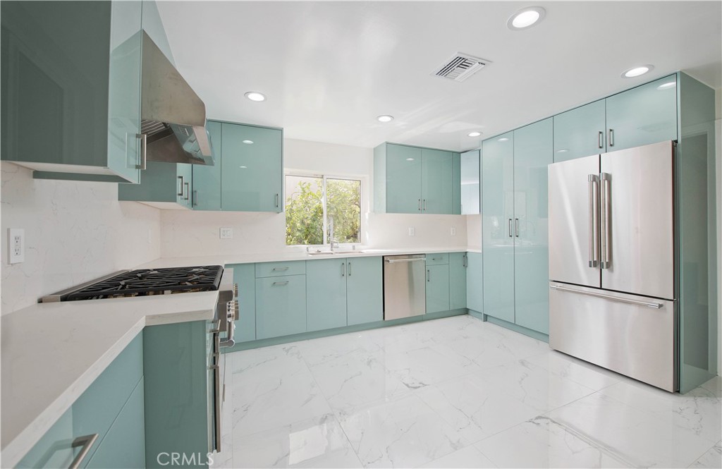 5333 Zelzah Avenue 102 Property Photo 2