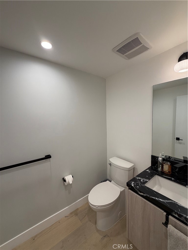 1123 S Shenandoah 303 Property Photo 5
