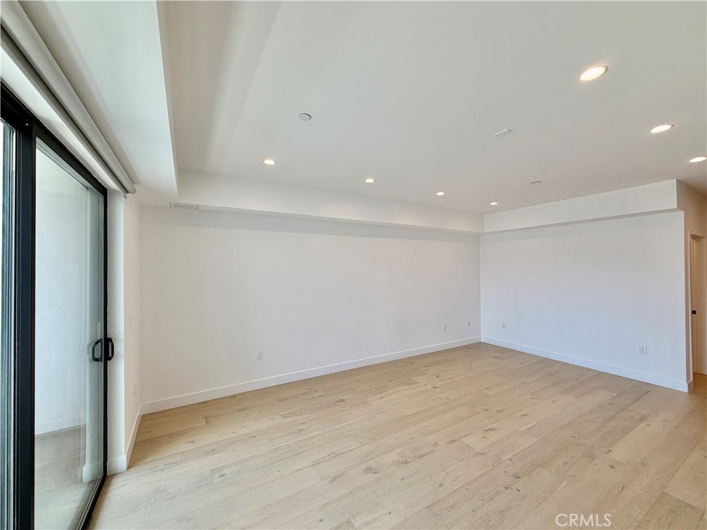 1123 S Shenandoah 303 Property Photo 6