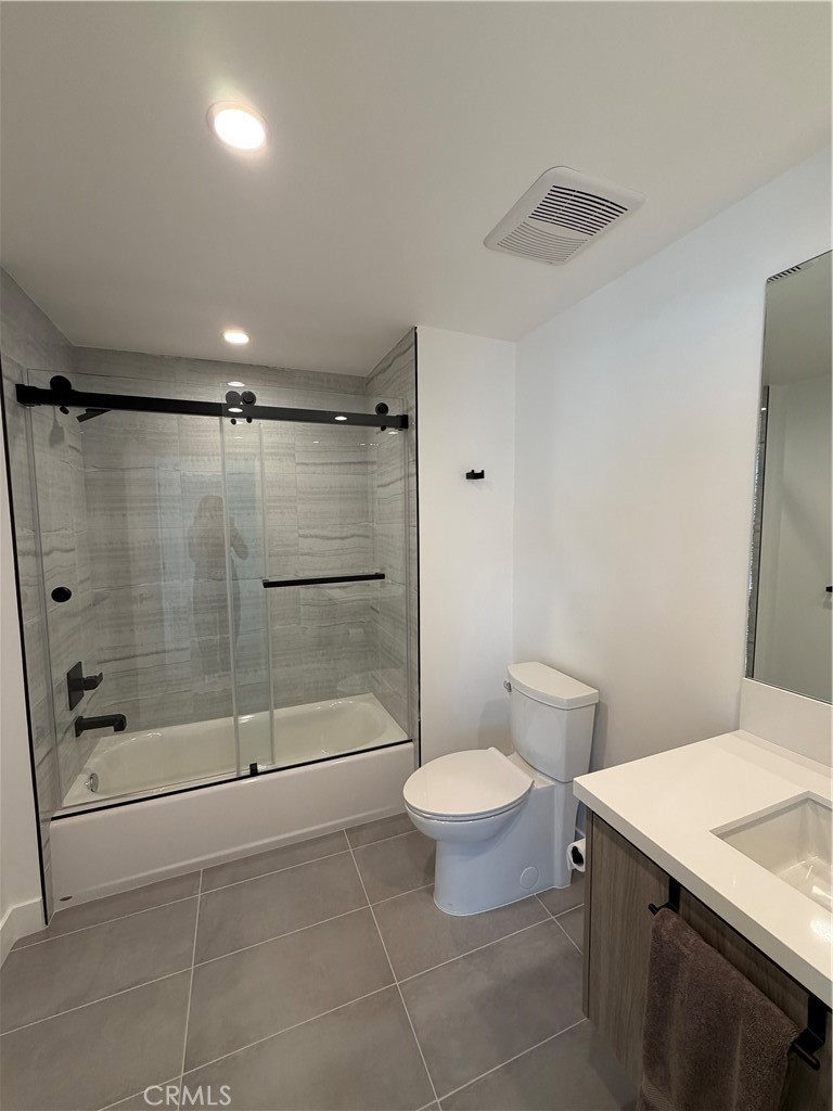 1123 S Shenandoah 303 Property Photo 7