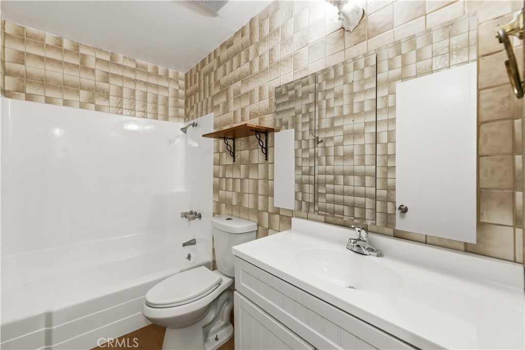 37642 Cluny Property Photo 17