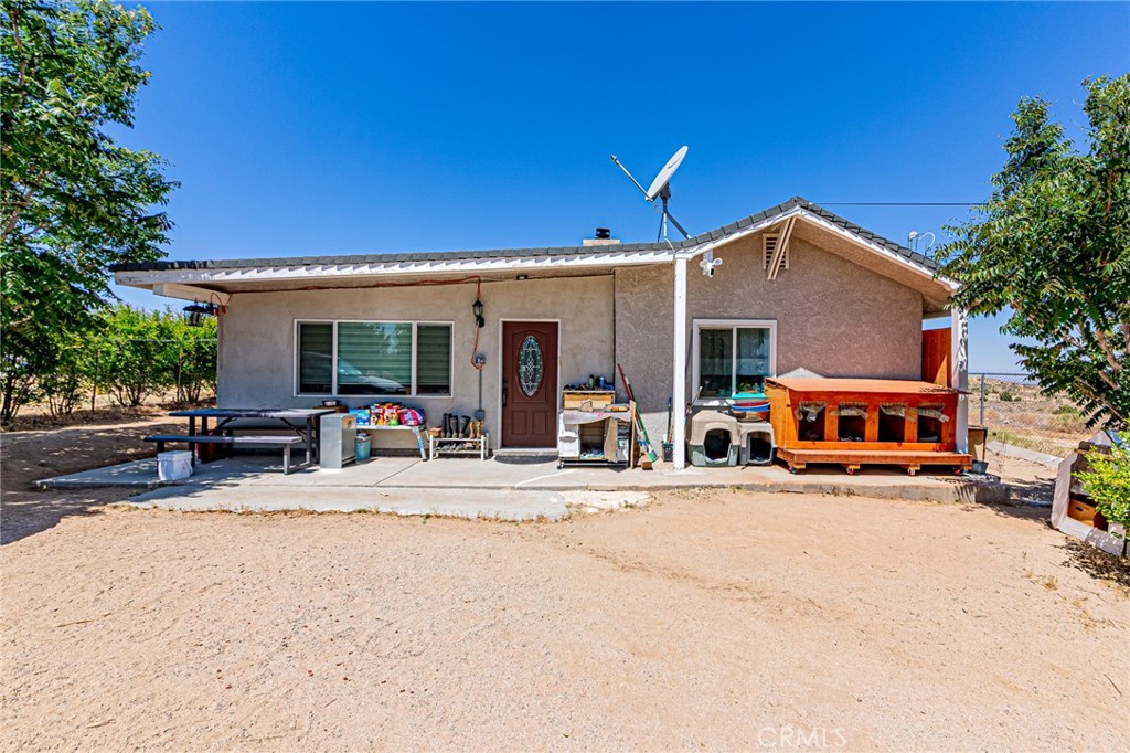 11126 E Avenue W8 Property Photo 1