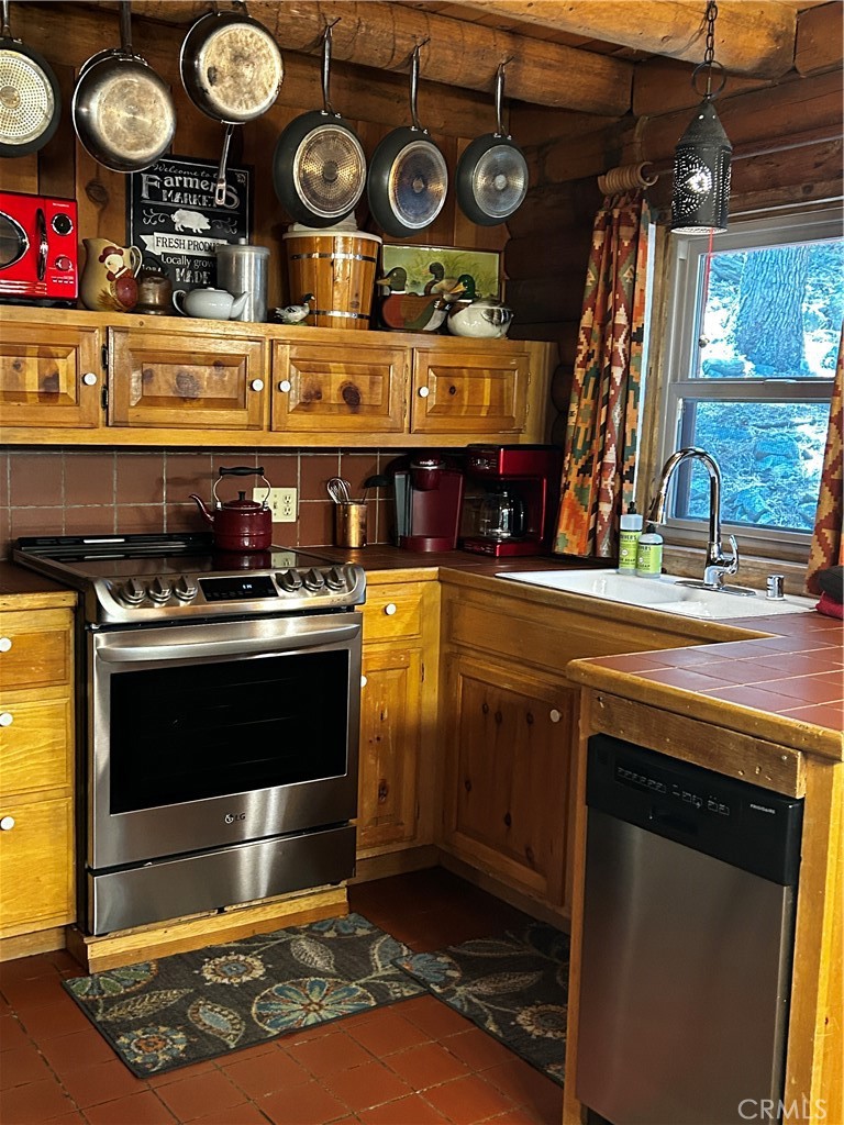 1308 Banff Property Photo 7