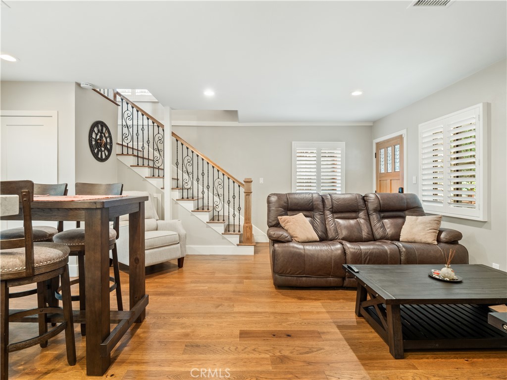 1118 N Beverly Glen Boulevard Property Photo 4