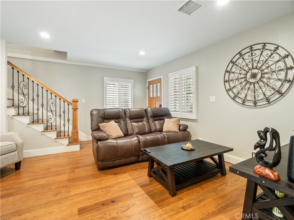 1118 N Beverly Glen Boulevard Property Photo 6