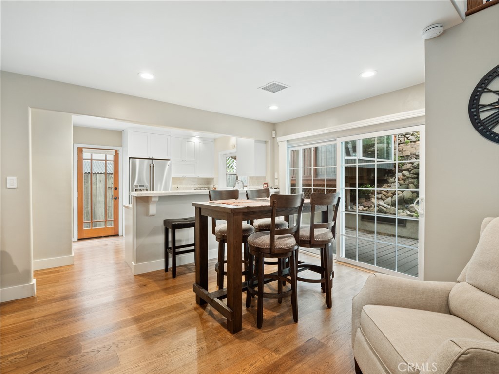 1118 N Beverly Glen Boulevard Property Photo 7