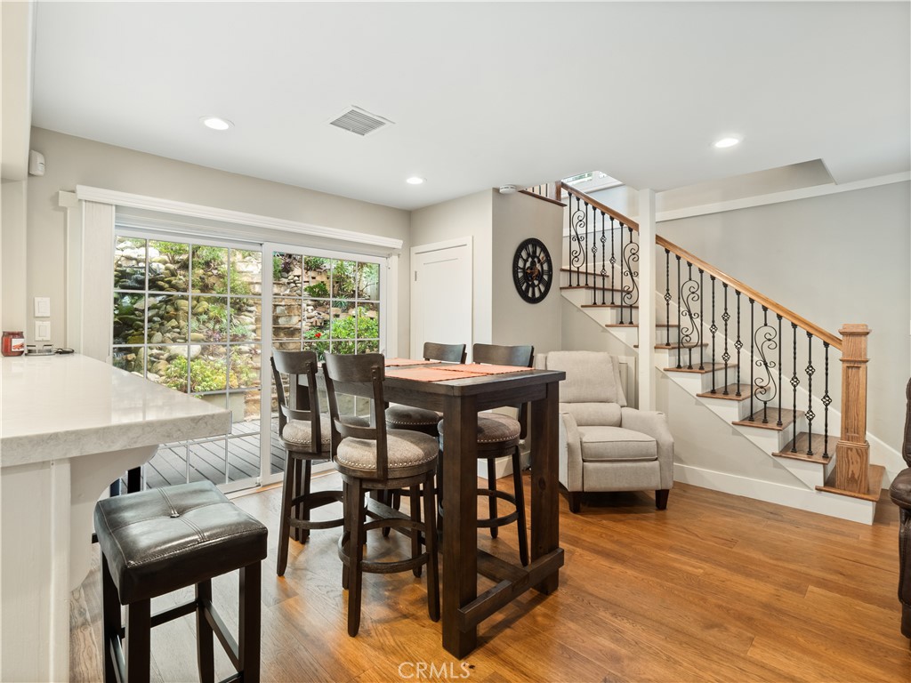 1118 N Beverly Glen Boulevard Property Photo 8