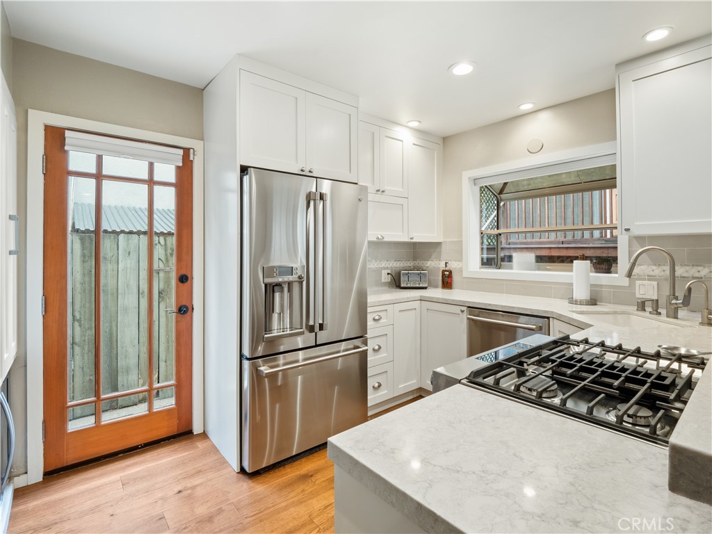 1118 N Beverly Glen Boulevard Property Photo 10